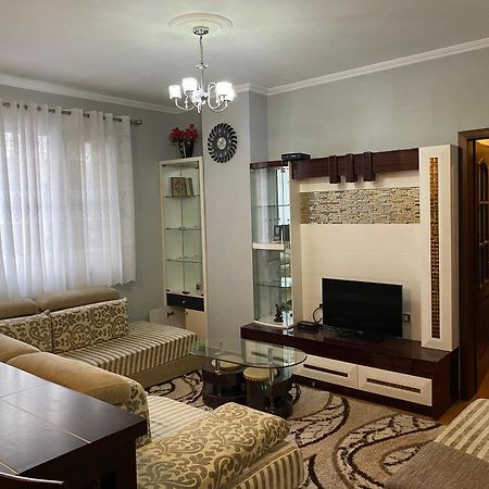 Comfortable 2-Br For 4 Tiranë Ngoại thất bức ảnh
