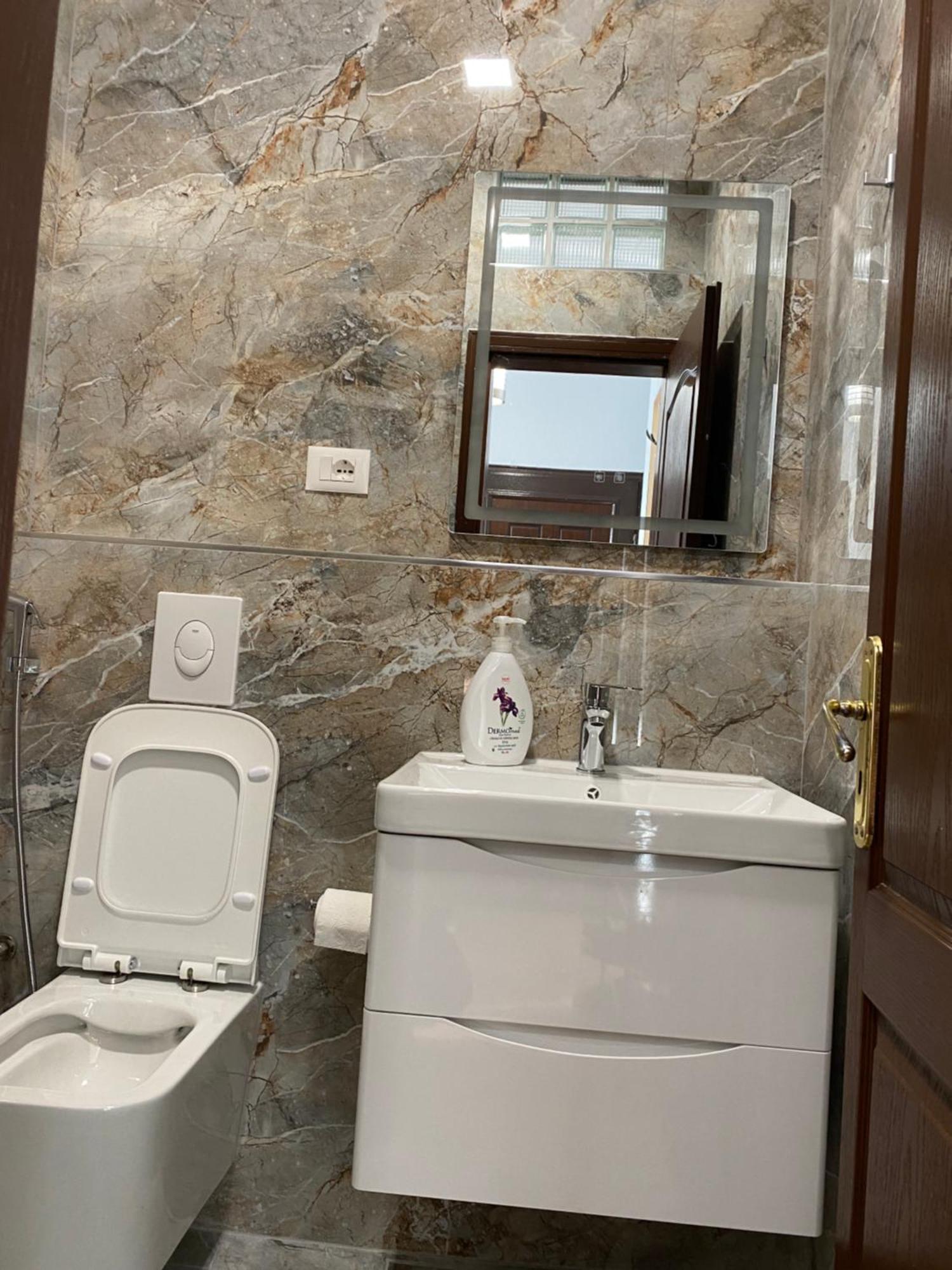 Comfortable 2-Br For 4 Tiranë Ngoại thất bức ảnh